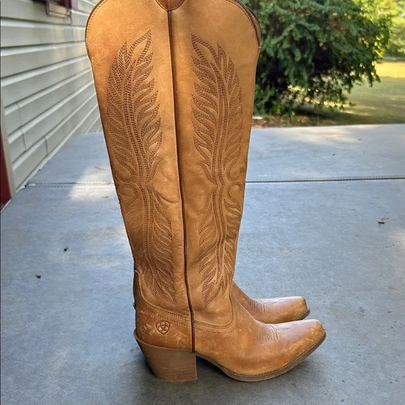 Ariat Tan Leather Heeled Boots - Picture 7 of 8